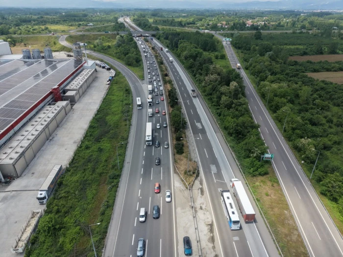 TEM Otoyolu'nun D&uuml;zce ge&ccedil;işinde bayram tatili yoğunluğu başladı
