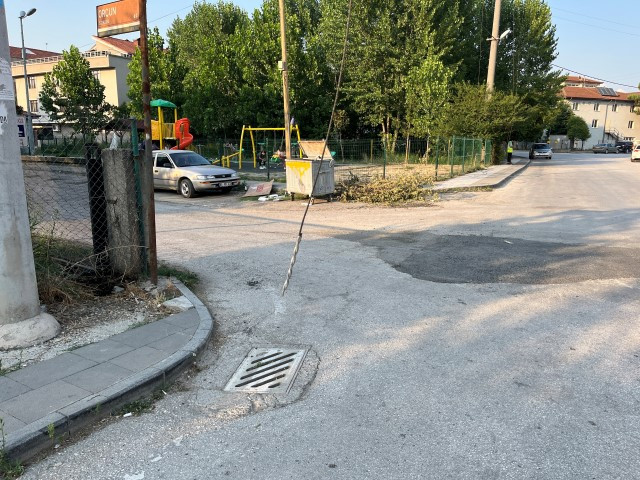 Kablolar koptu, 10 bin nüfuslu mahallenin elektriğini kesti