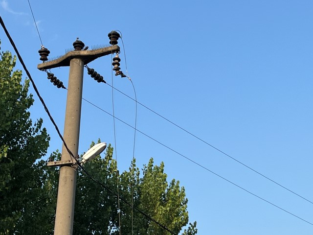Kablolar koptu, 10 bin nüfuslu mahallenin elektriğini kesti