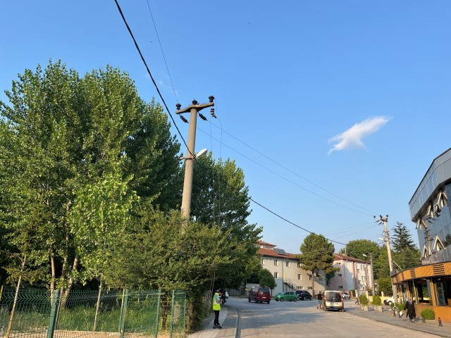 Kablolar koptu, 10 bin nüfuslu mahallenin elektriğini kesti