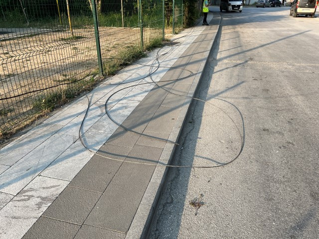 Kablolar koptu, 10 bin nüfuslu mahallenin elektriğini kesti
