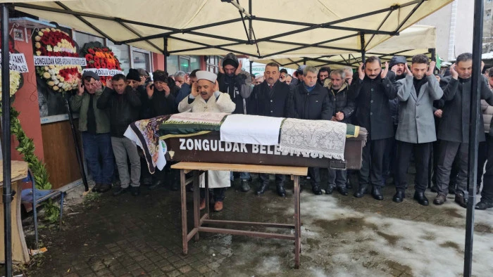 Yediği elma nefes borusuna ka&ccedil;an 45 yaşındaki g&uuml;venlik g&ouml;revlisi kadın 10 yıl &ouml;nce de oğlunu kazada kaybetmiş