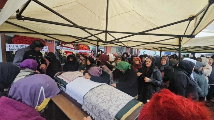 Yediği elma nefes borusuna ka&ccedil;an 45 yaşındaki g&uuml;venlik g&ouml;revlisi kadın 10 yıl &ouml;nce de oğlunu kazada kaybetmiş