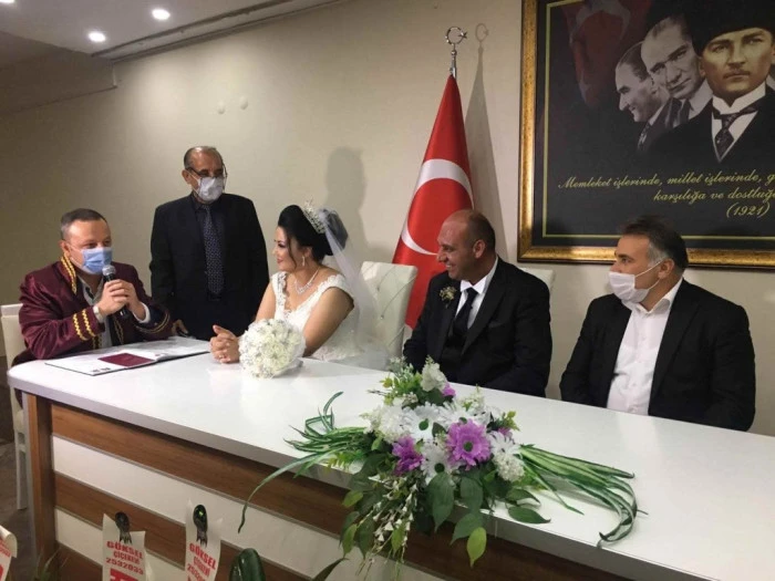 Yediği elma nefes borusuna ka&ccedil;an 45 yaşındaki g&uuml;venlik g&ouml;revlisi kadın 10 yıl &ouml;nce de oğlunu kazada kaybetmiş