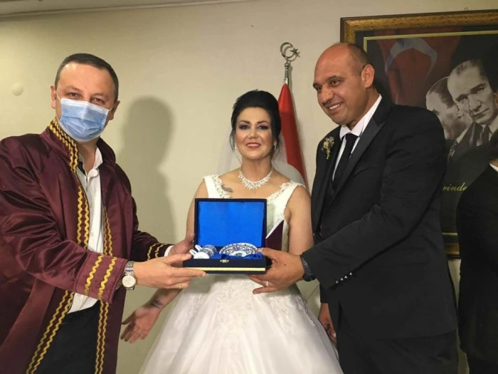 Yediği elma nefes borusuna ka&ccedil;an 45 yaşındaki g&uuml;venlik g&ouml;revlisi kadın 10 yıl &ouml;nce de oğlunu kazada kaybetmiş