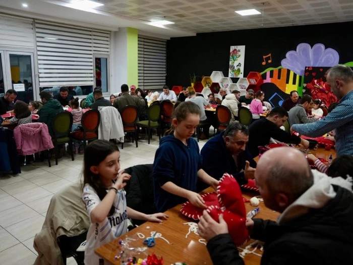 Bilim Merkezi'nde anne-&ccedil;ocuk at&ouml;lyeleri