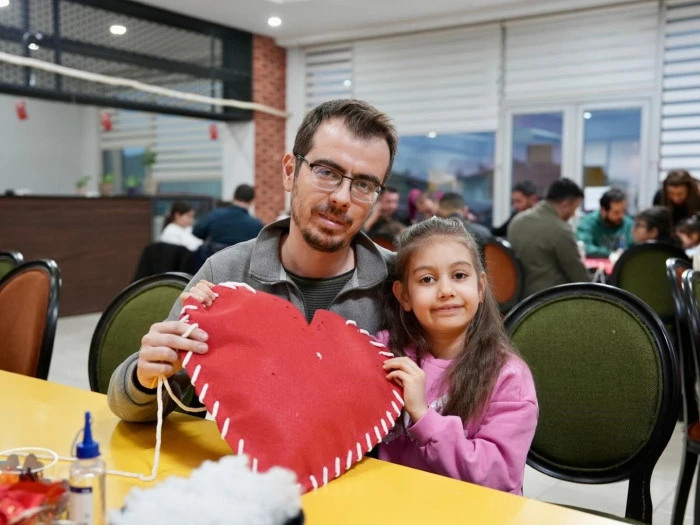 Bilim Merkezi'nde anne-&ccedil;ocuk at&ouml;lyeleri