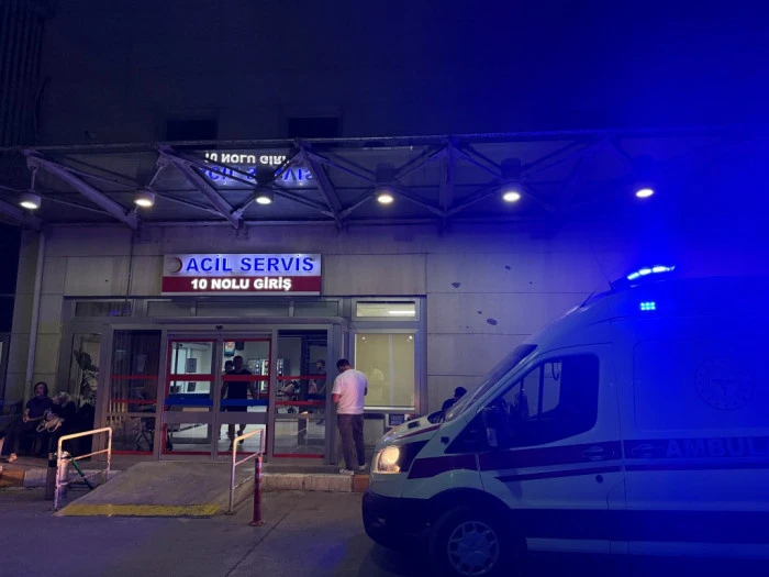 Eşini hastanede silahla vurarak ağır yaraladı