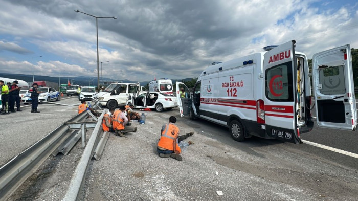Kaynaşlı gişeler mevkiinde feci kaza 15 yaralı
