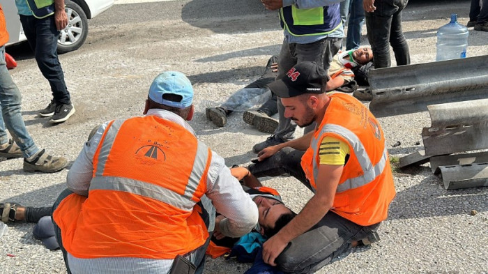 Kaynaşlı gişeler mevkiinde feci kaza 15 yaralı