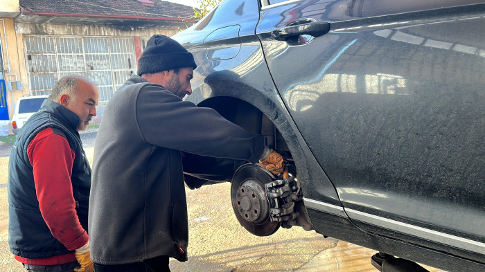 Kış erken geldi, lastikçilerde yoğunluk başladı