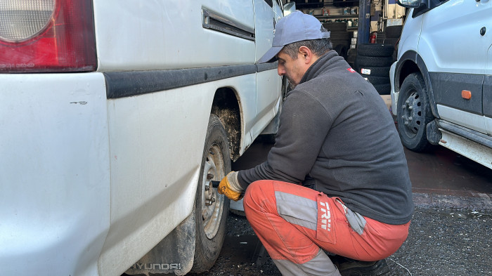Kış erken geldi, lastikçilerde yoğunluk başladı