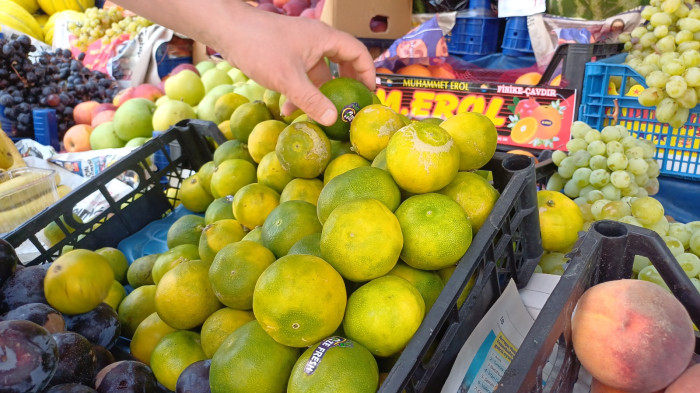 Kış meyveleri tezgahta!