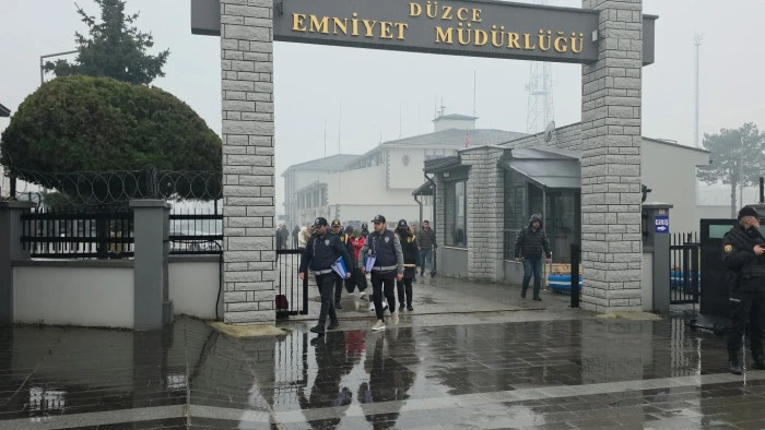 D&uuml;zce'de 9 Kadın Sosyal Medyada Fuhuş Ş&uuml;phesiyle Adliyede