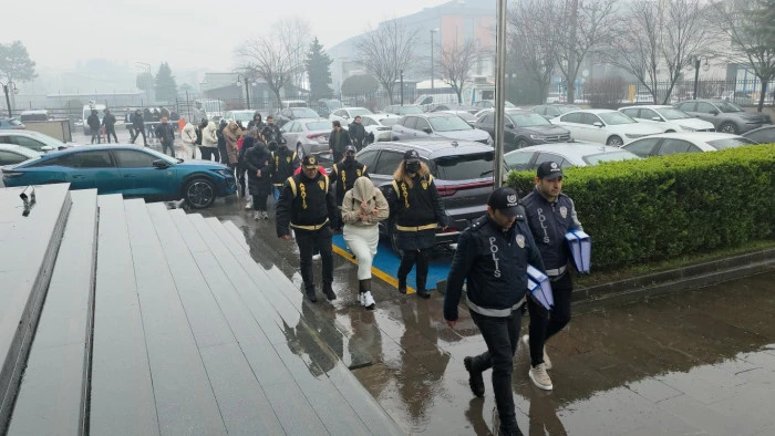 D&uuml;zce'de 9 Kadın Sosyal Medyada Fuhuş Ş&uuml;phesiyle Adliyede