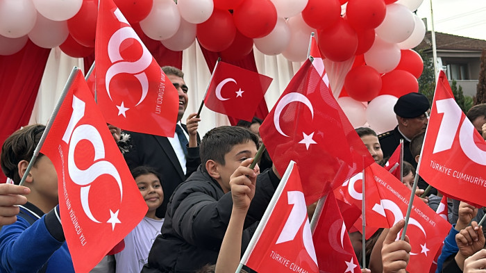 Köyümde Cumhuriyeti Yaşıyorum projesiyle tüm il bayraklarla donatıldı