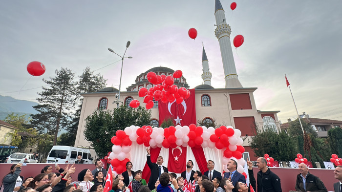 Köyümde Cumhuriyeti Yaşıyorum projesiyle tüm il bayraklarla donatıldı