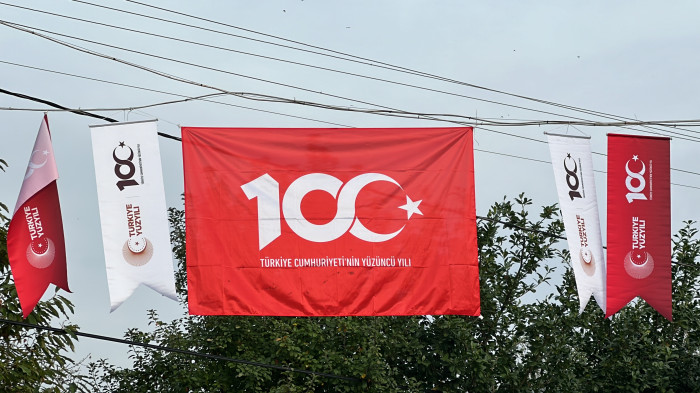 Köyümde Cumhuriyeti Yaşıyorum projesiyle tüm il bayraklarla donatıldı