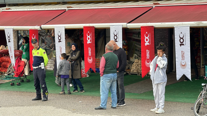 Köyümde Cumhuriyeti Yaşıyorum projesiyle tüm il bayraklarla donatıldı