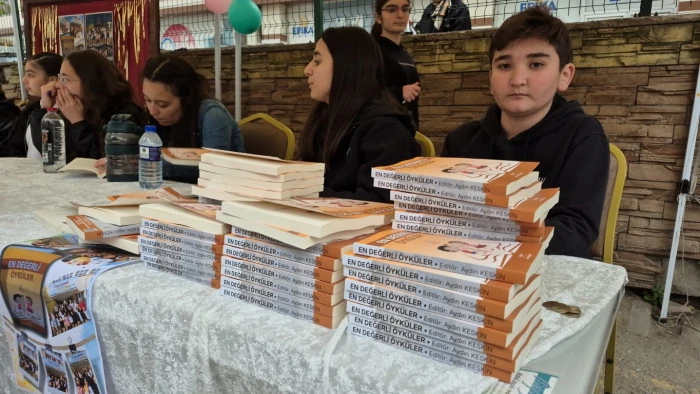 Kitabı, yoğun ilgi gören imza günüyle tanıtıldı!