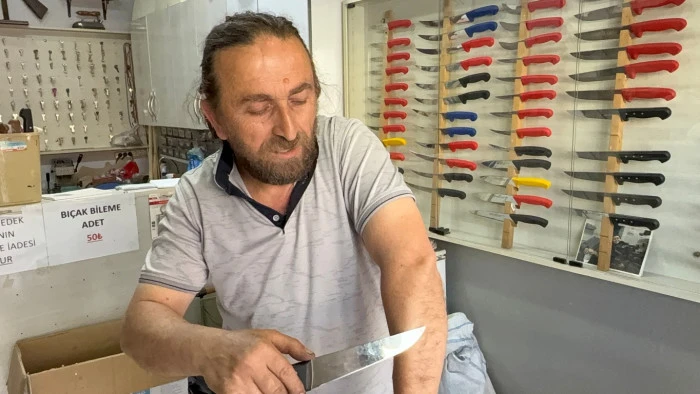 Bıçak satışlarında artış olurken, eski bıçaklarını bilemek isteyenler de bıçakçıların yolunu tuttu