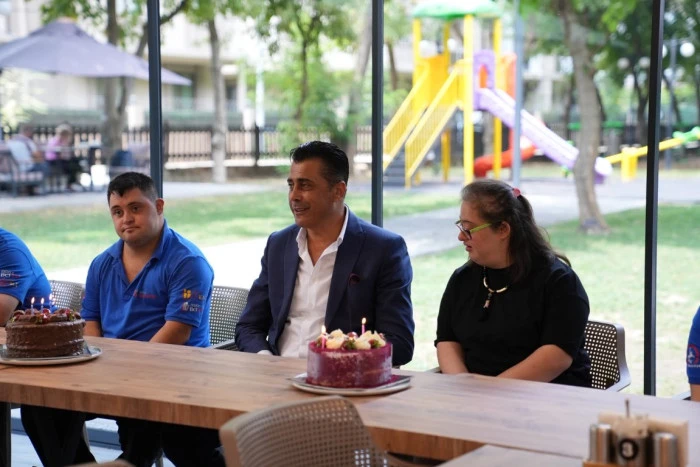 KUSURSUZ KAFE 10 YAŞINDA YILD&Ouml;N&Uuml;M&Uuml; PASTASI KESİLDİ