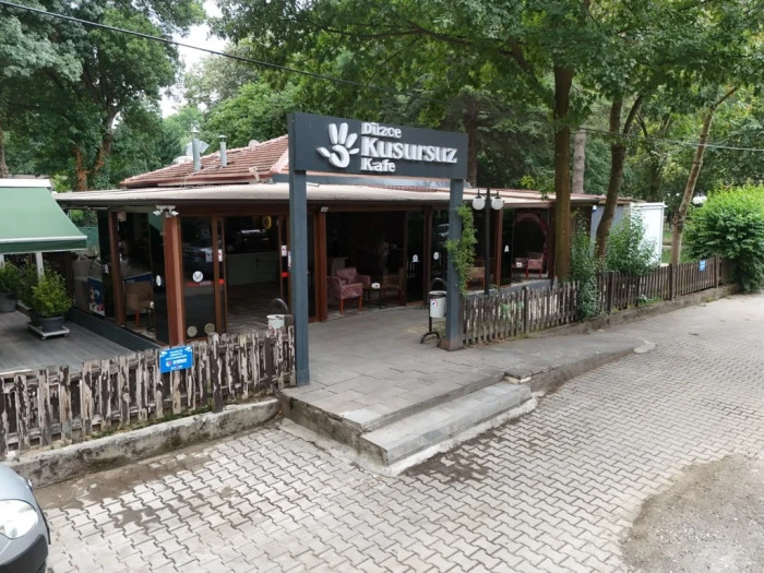 KUSURSUZ KAFE 10 YAŞINDA YILD&Ouml;N&Uuml;M&Uuml; PASTASI KESİLDİ