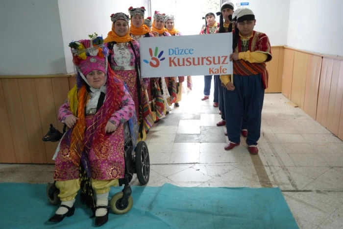KUSURSUZ KAFE PERSONELİNDEN KUSURSUZ PERFORMANS