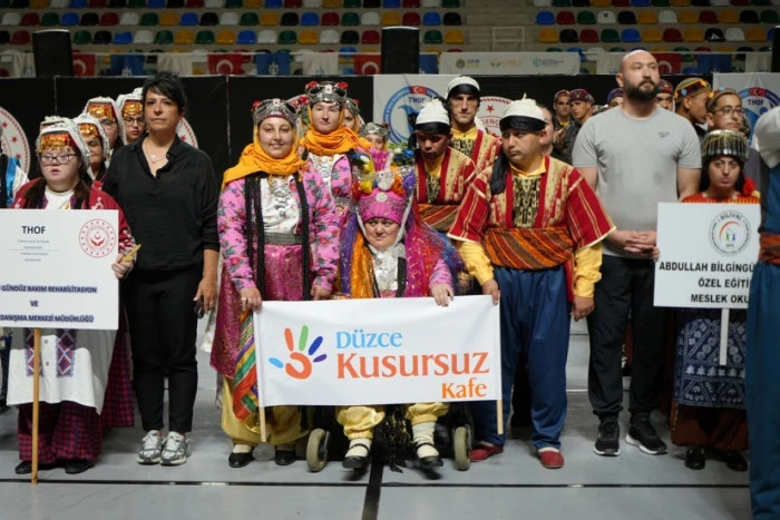 KUSURSUZ KAFE PERSONELİNDEN KUSURSUZ PERFORMANS