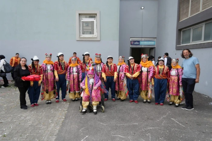 KUSURSUZ KAFE PERSONELİNDEN KUSURSUZ PERFORMANS