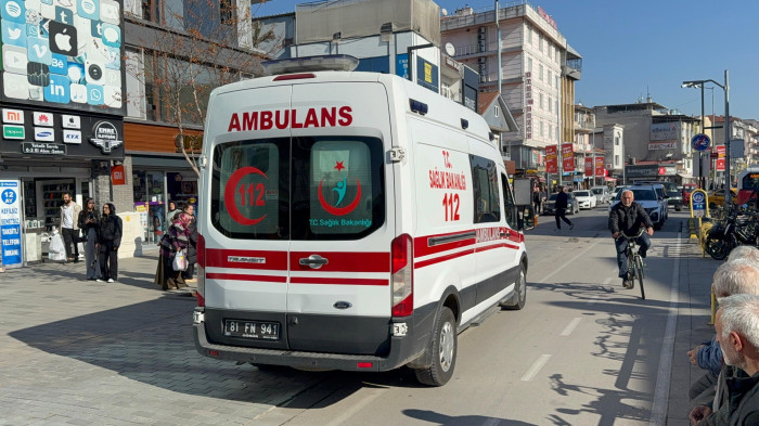 Kuyumcuda baygınlık geçirdi! Hastaneye kaldırıldı