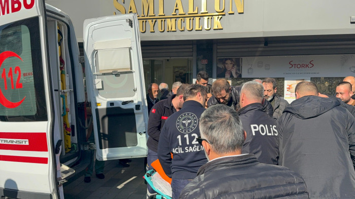 Kuyumcuda baygınlık geçirdi! Hastaneye kaldırıldı