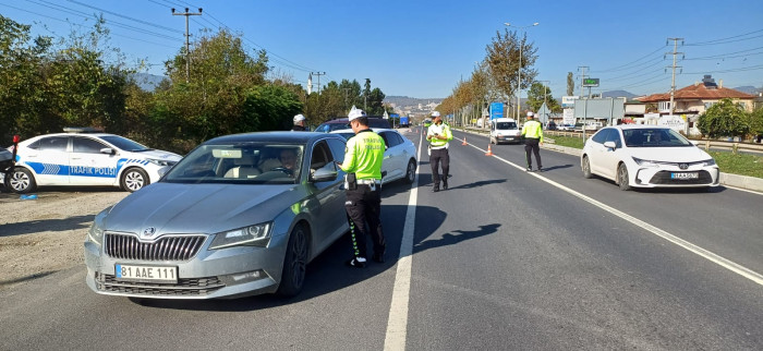 Limitleri aştılar polise takıldılar