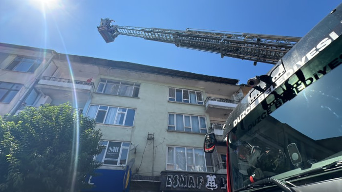 Lokantanın bacasında çıkan duman itfaiyeyi harekete geçirdi