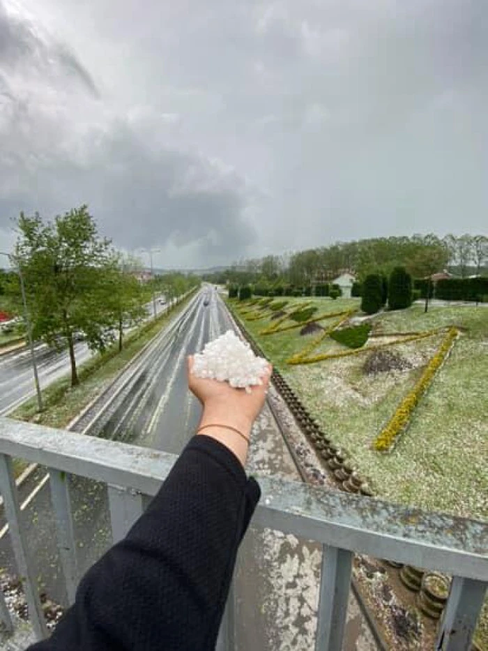 Şehir merkezinde dolu yağışı etkili oldu