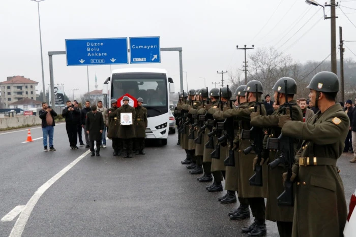 Fatih Mahallesi'nde Gazi Mehmet Ali &Ccedil;i&ccedil;ek T&ouml;reni
