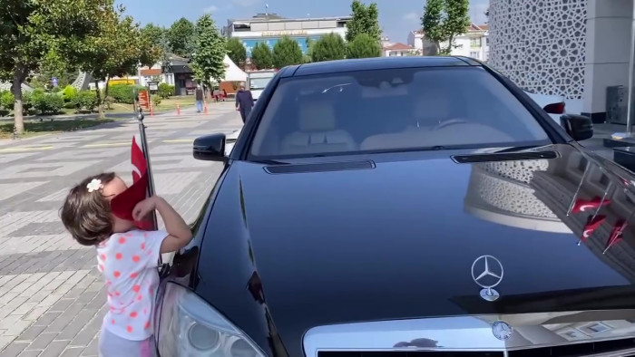 Miniklerden yürekleri ısıtan bayrak sevgisi