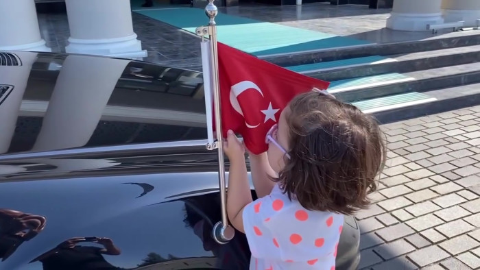 Miniklerden yürekleri ısıtan bayrak sevgisi