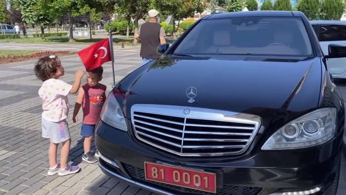 Miniklerden yürekleri ısıtan bayrak sevgisi