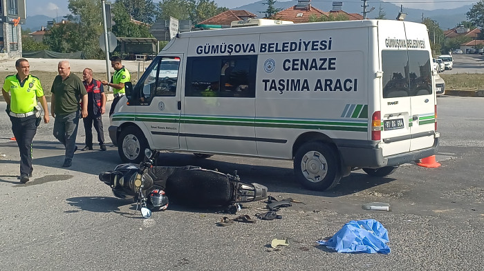 Gümüşova Motosiklet kamyonun altına girdi 1 ölü 1 yaralı! DÜZCE