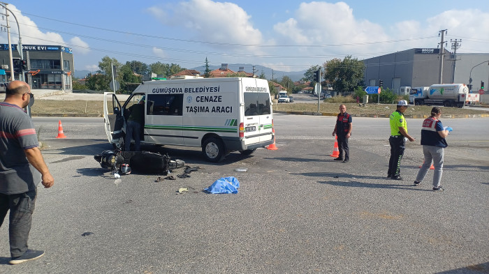 Gümüşova Motosiklet kamyonun altına girdi 1 ölü 1 yaralı! DÜZCE