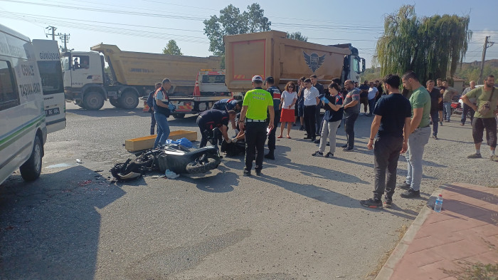 Gümüşova Motosiklet kamyonun altına girdi 1 ölü 1 yaralı! DÜZCE