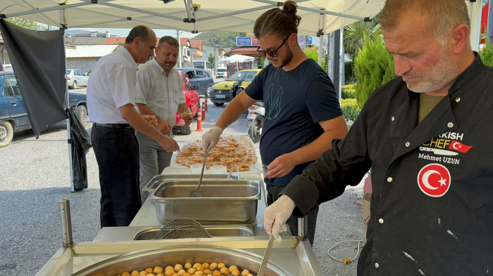 Narin Güran adına Düzce'de lokma dağıtıldı!