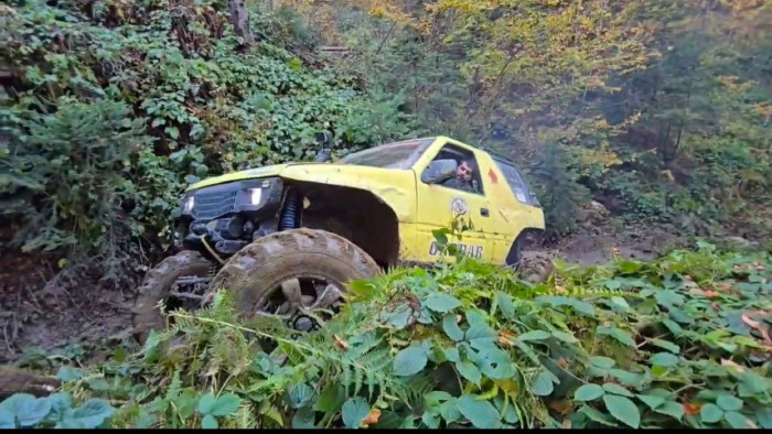 Off-Road aksiyon dolu orman gezisi! 