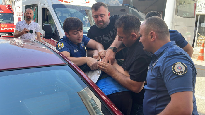 Öfkeli koca evi bastı ortalık karıştı