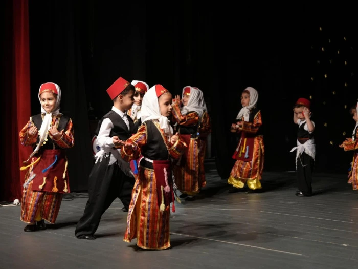Öğrencilerden muhteşem yıl sonu gösterisi