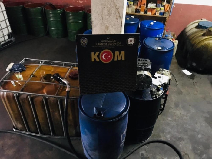 Düzce'de kaçak alkol, akaryakıt, cep telefonu ele geçirildi