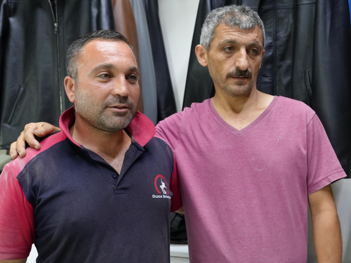 Temizlik yaparken bulduğu cüzdan ve altını karakola teslim ettiler