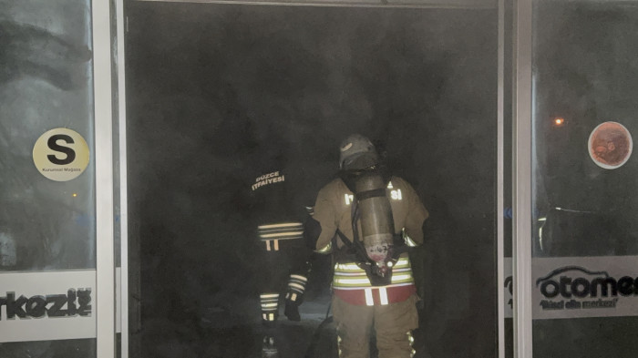 Oto galeride yangın çıktı!