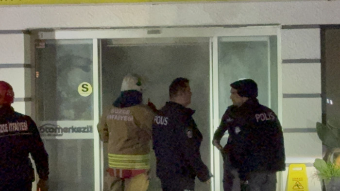 Oto galeride yangın çıktı!